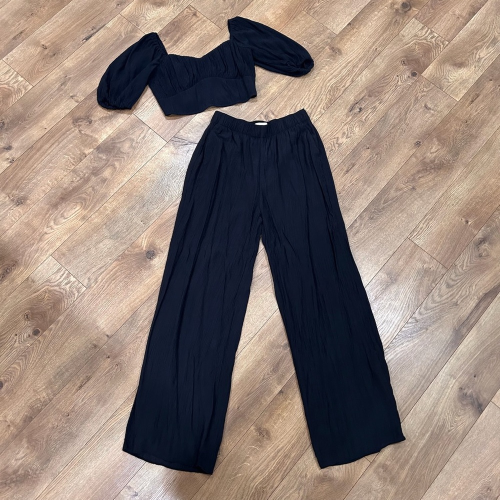 Abercrombie and Fitch black cropped top and pant set size S - Picture 2 of 8